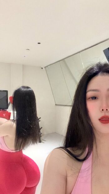 Full leaked Qiaoniutt page private photo