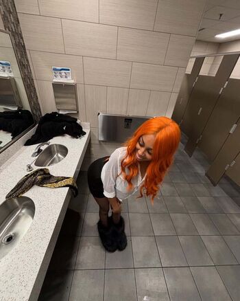 Full leaked Queen adams page private photo