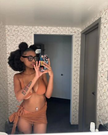 Full leaked Queen adams private photo