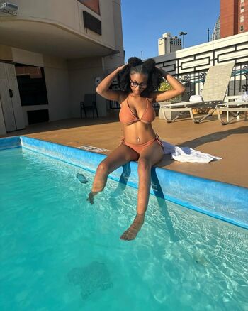 Full leaked Queen adams private photo