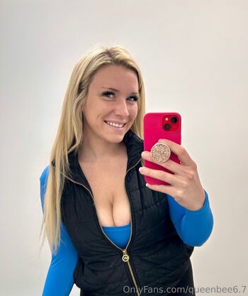 Full leaked Queenbee private photo