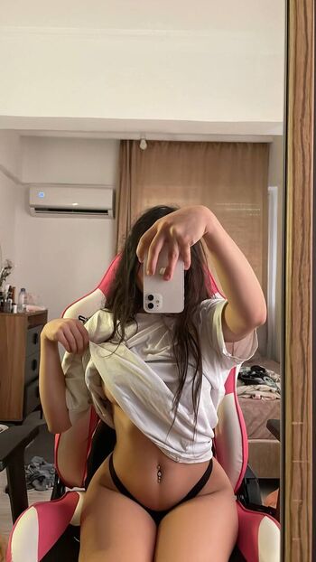 Full leaked Queeneave private onlyfans photo