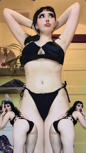 Full leaked Queenemeraldrose private onlyfans photo