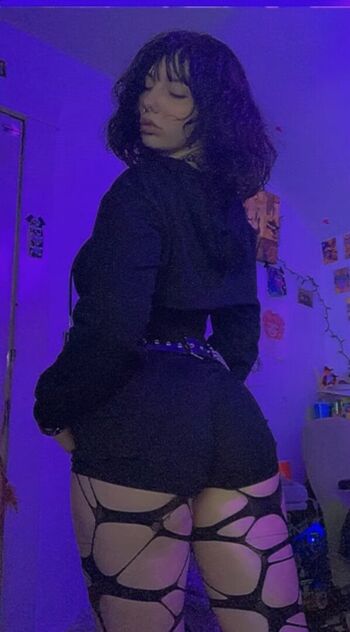 Full leaked Queenemeraldrose private onlyfans photo