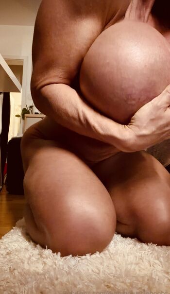 Full leaked Queenmuscleboobs page private photo