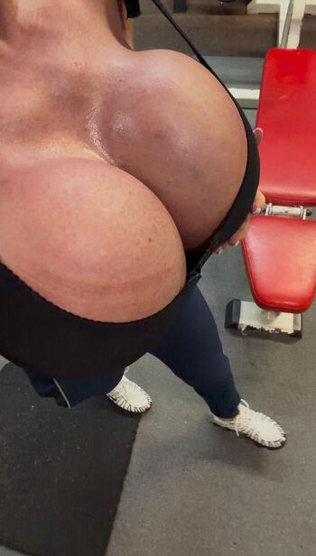 Full leaked Queenmuscleboobs page private photo