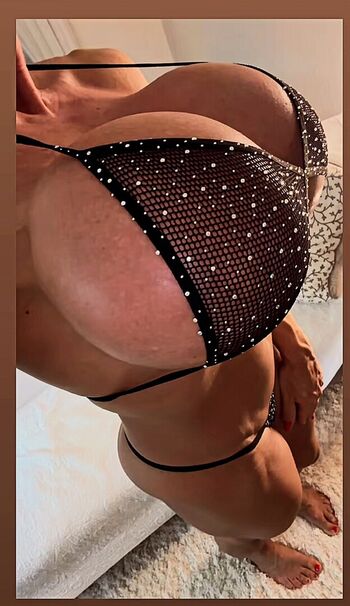 Full leaked Queenmuscleboobs private photo