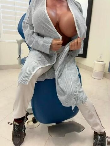 Full leaked Queenmuscleboobs private photo