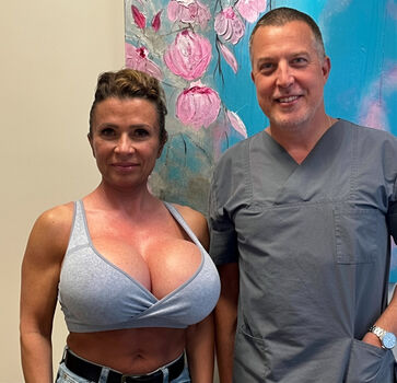 QueenMuscleBoobs