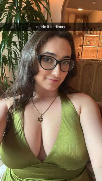 Full leaked Qveenjulia private onlyfans photo