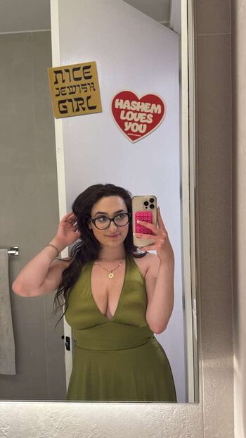 Full leaked Qveenjulia private onlyfans photo