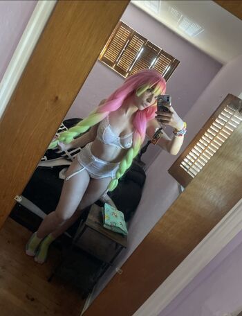 Full leaked Qweeneevee private photo