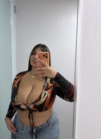 Full leaked R mhia private onlyfans photo