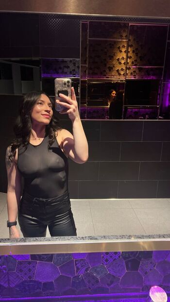 Full leaked Raelynn private photo