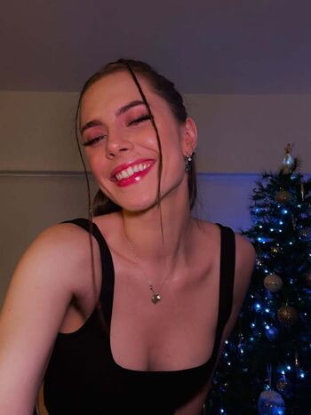 Full leaked Raine reacts private photo