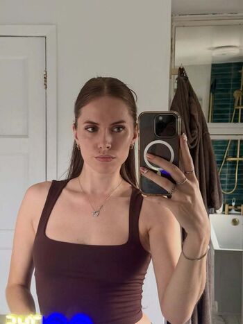 Full leaked Raine reacts private photo