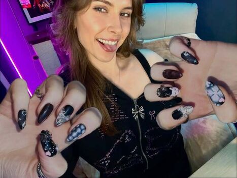 Full leaked Raine reacts private photo