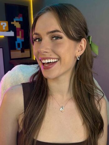 Full leaked Raine reacts private photo