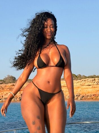 Full leaked Raven tracy private photo