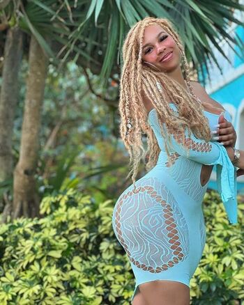 Full leaked Ravieloso private onlyfans photo