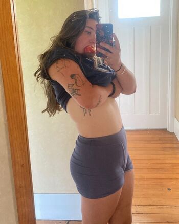 Full leaked Rayna widger page private onlyfans photo