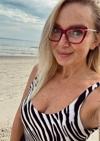 Full leaked Redglassesgirl private onlyfans photo