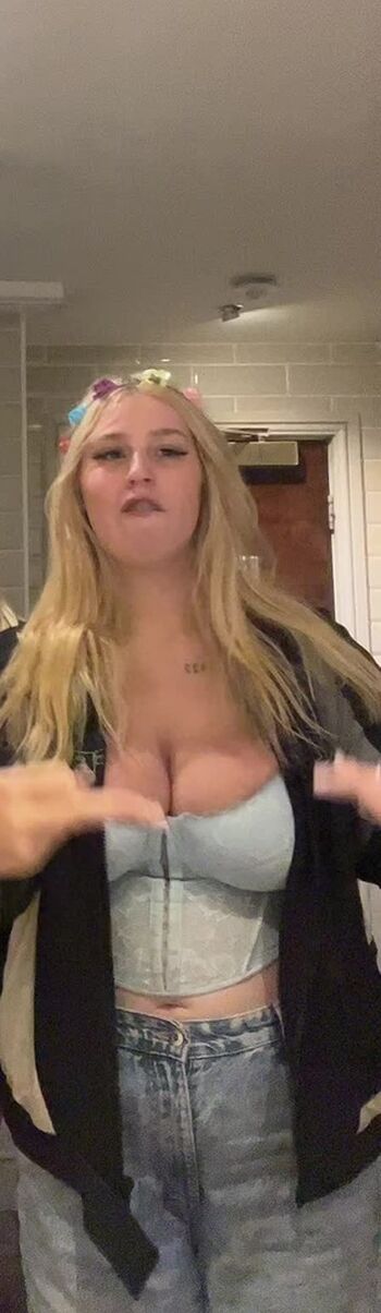 Full leaked Reeseychanelle private photo