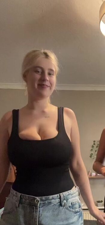 Full leaked Reeseychanelle private photo