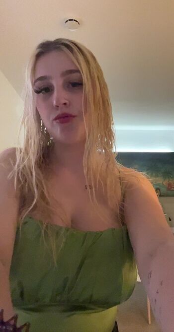 Full leaked Reeseychanelle private photo