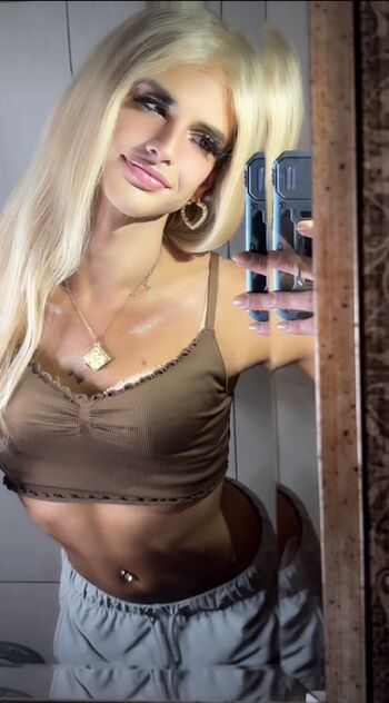 Full leaked Reinadollts private onlyfans photo