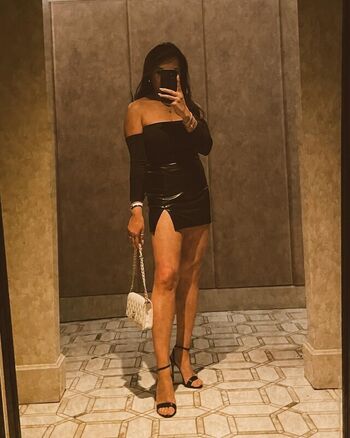Full leaked Reneesouv realtor private photo