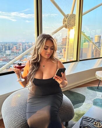 Full leaked Reneesouv realtor private photo