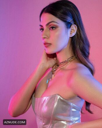 Full leaked Rhea chakraborty private photo