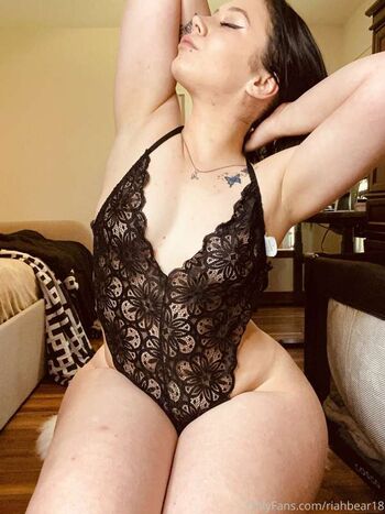Full leaked Riahbear  page private photo