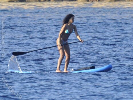 Full leaked Rihanna page private photo