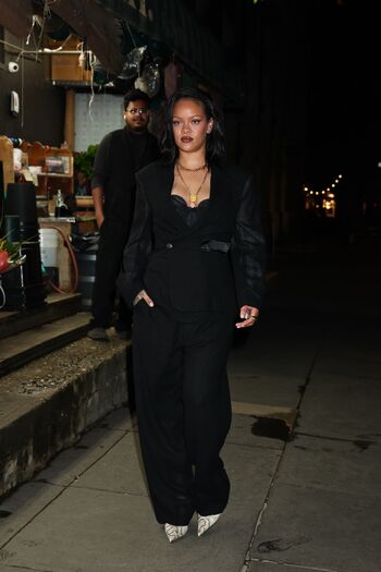 Full leaked Rihanna page private photo