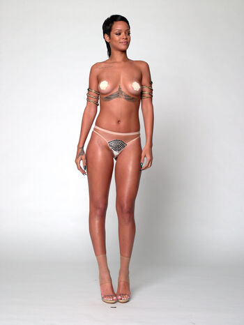 Full leaked Rihanna page private photo