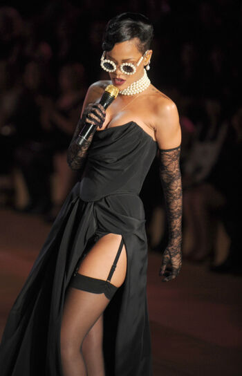 Full leaked Rihanna page private photo