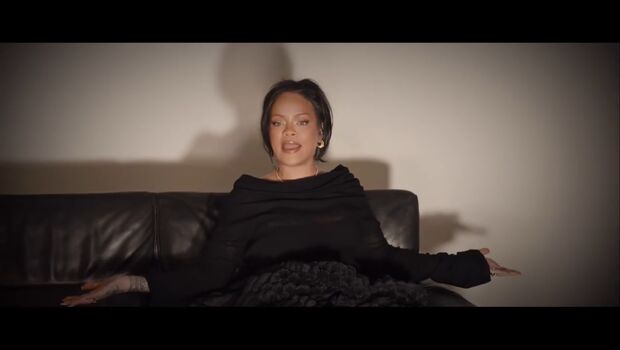 Full leaked Rihanna page private photo