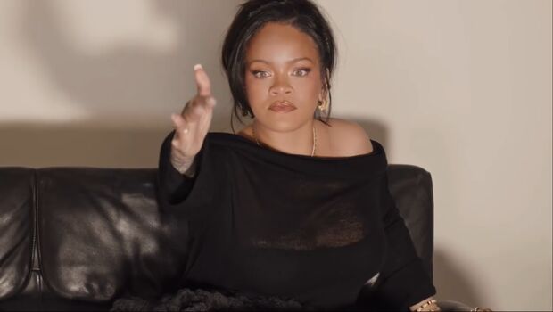 Full leaked Rihanna page private photo