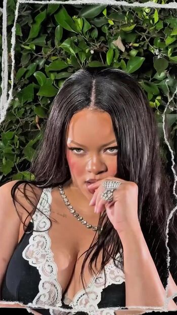 Full leaked Rihanna page private photo