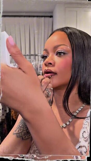 Full leaked Rihanna  page private photo