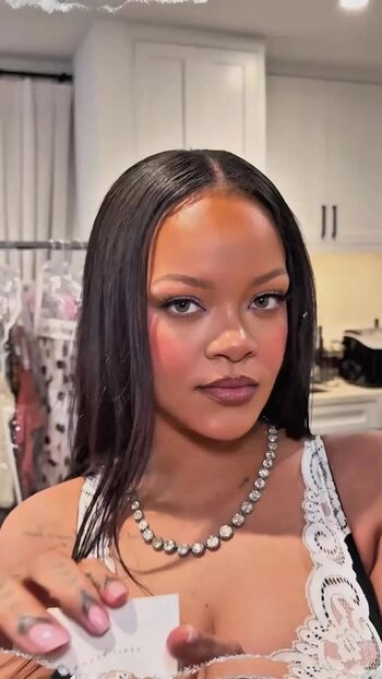 Full leaked Rihanna  page private photo