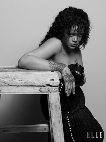 Full leaked Rihanna page private photo