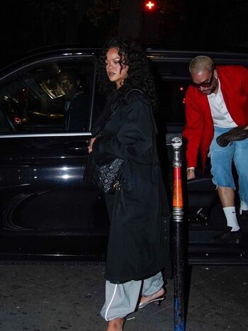 Full leaked Rihanna  page private photo