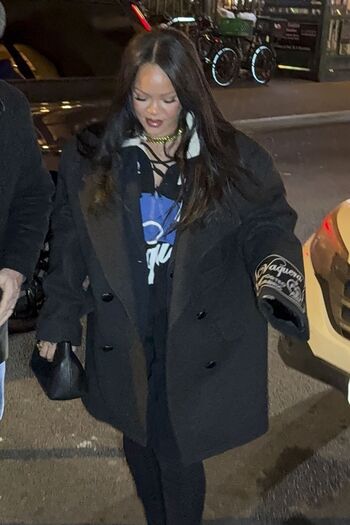 Full leaked Rihanna private photo