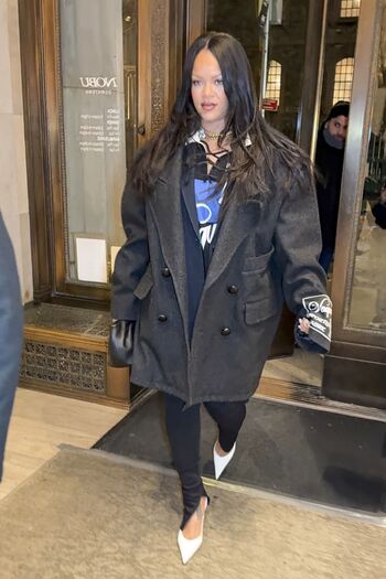 Full leaked Rihanna private photo
