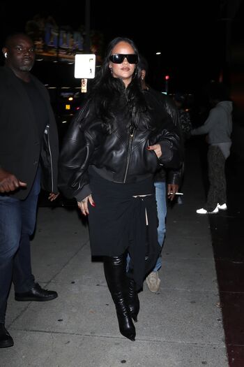 Full leaked Rihanna private photo