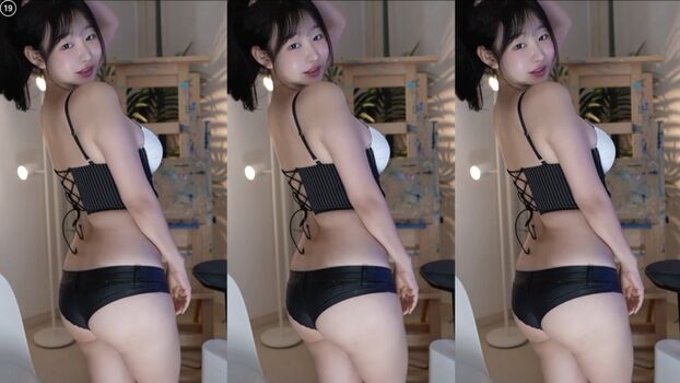 Full leaked Riribebe page private photo