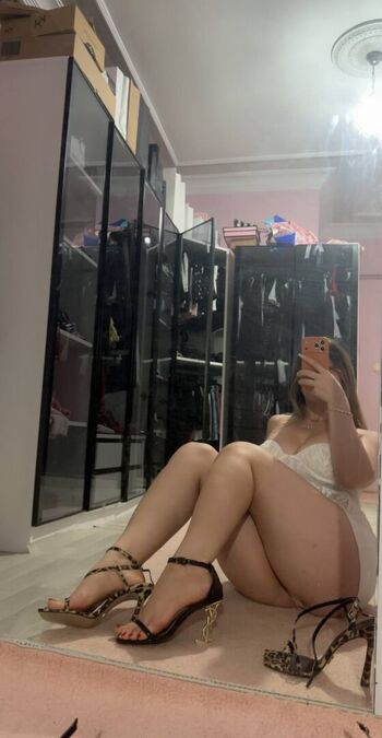 Full leaked Riribebe page private photo